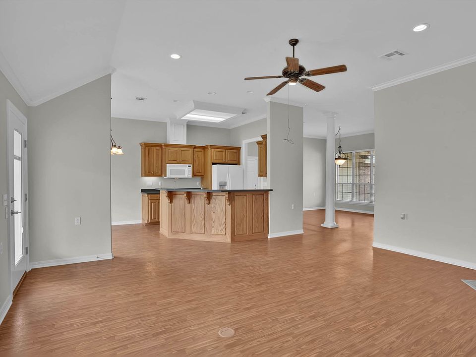 2nd image of 111 Rachel Ln