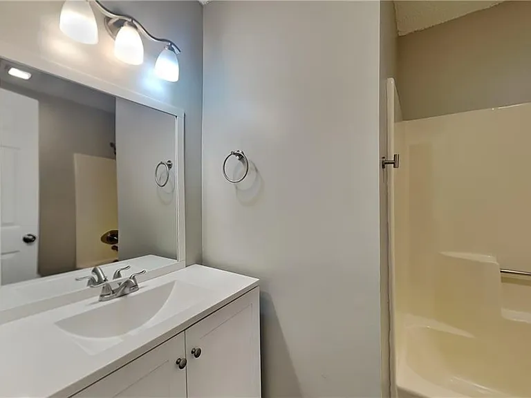 4523 Hickory Grove Dr NW — Photo 16