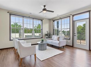 121 W Main St #207, Solon, IA 52333