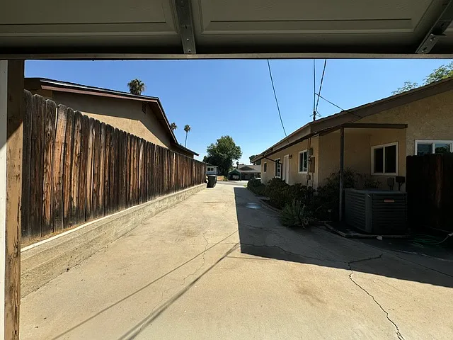 211 Green Oaks Dr — Photo 32