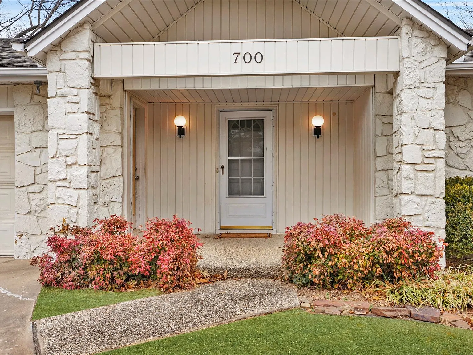 4 bed, 1995 sqft, $1,895 — Photo 2