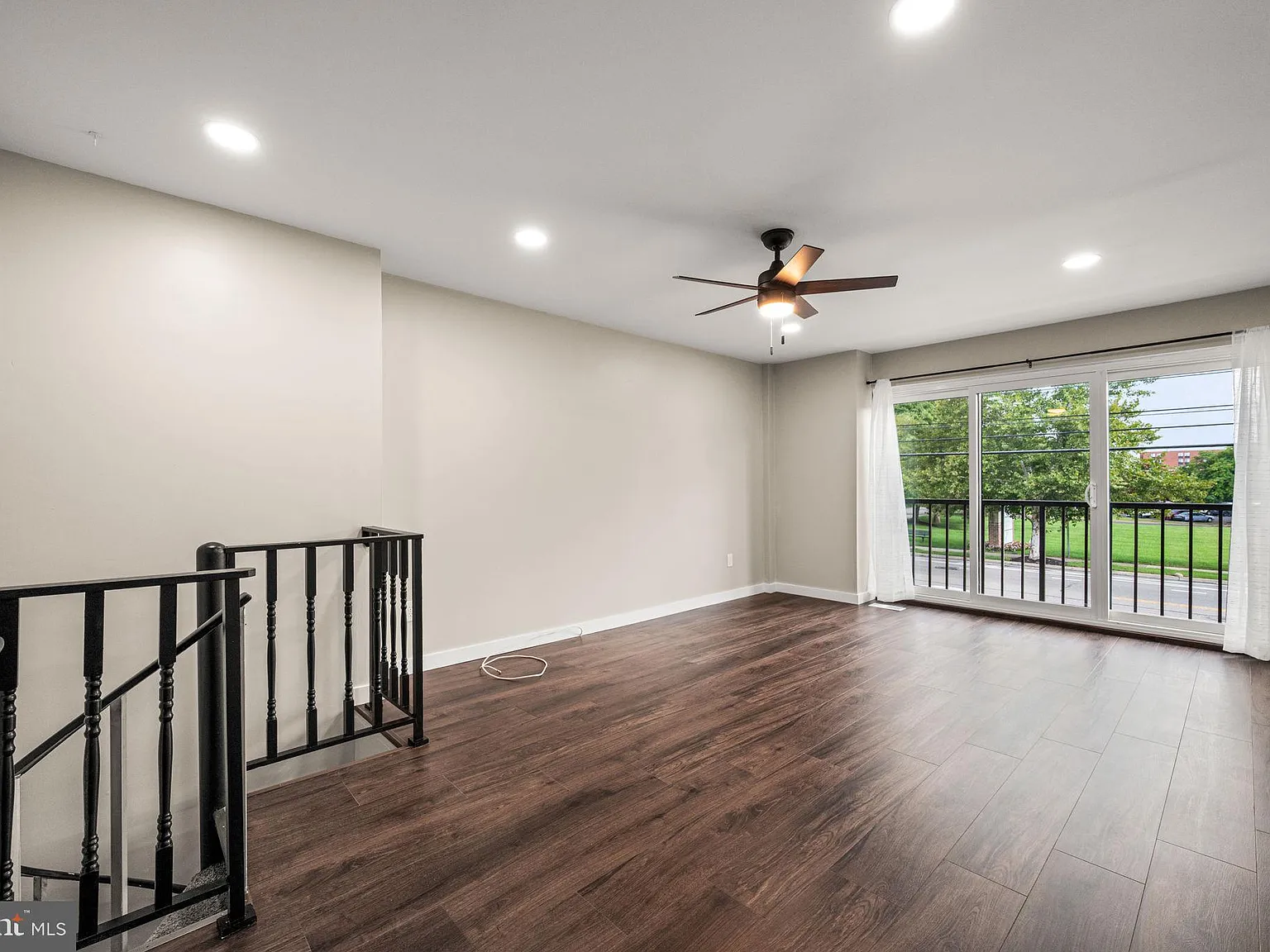 2 bed, 2.0 bath, 1056 sqft, $2,400 — Photo 4