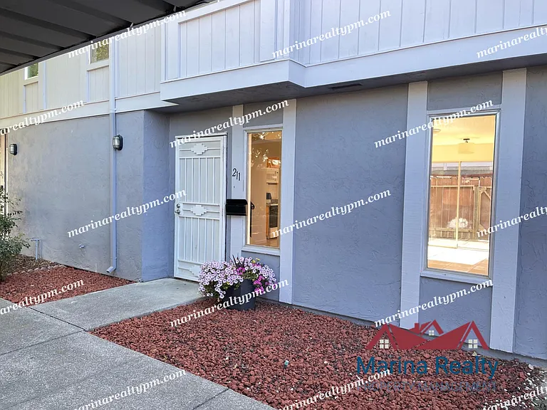 211 Del Luz Ct — Photo 3