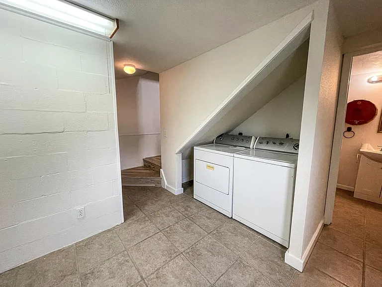 668 Creekside Dr — Photo 18