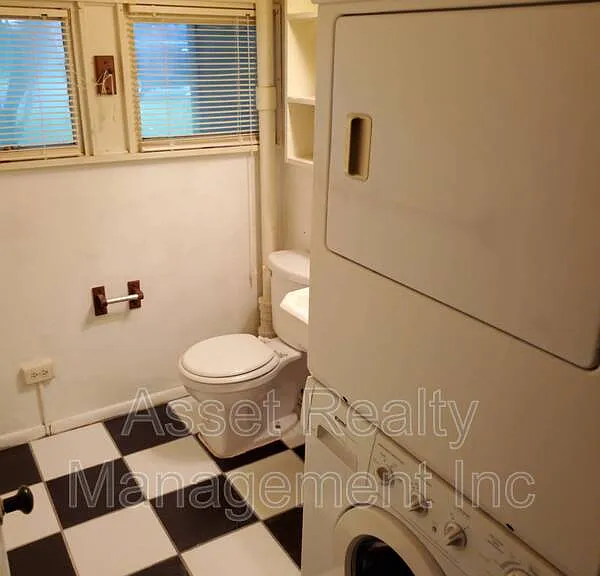 126 Wellington Cir — Photo 8
