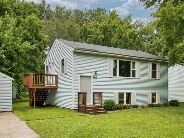 2217 Hillview Rd, Mounds View, MN 55112