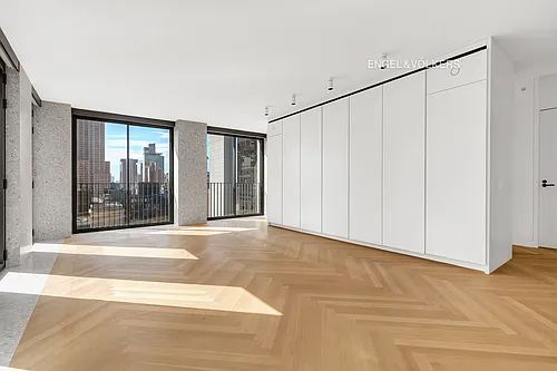 16 W 40th St Photo 1