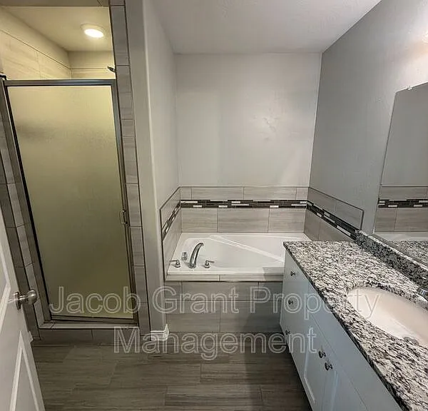 2825 N Sunlight Dr — Photo 10