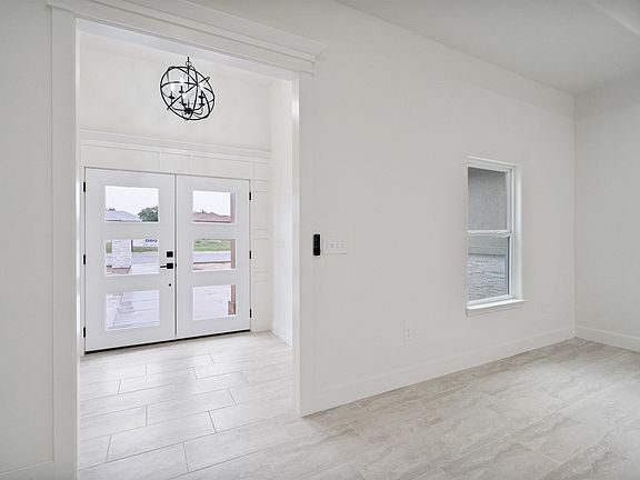 4th image of 206 Jesus Flores Dr