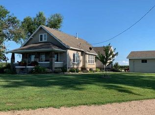 2059 Q Rd, Heartwell, NE 68945