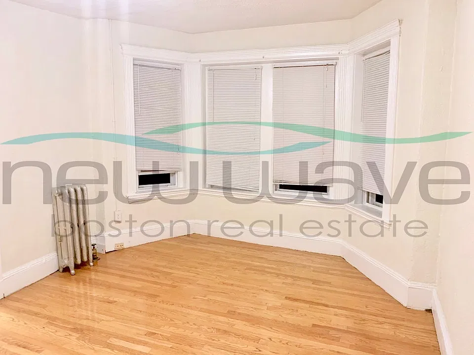 218 Hemenway St #3