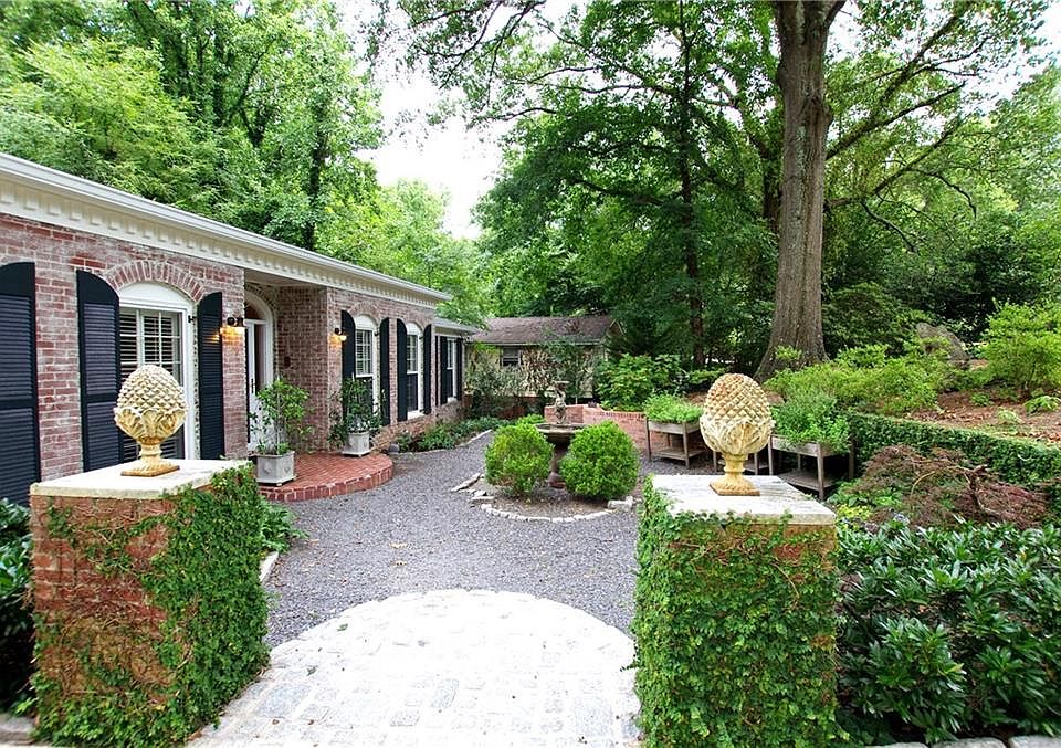 1st image of 2561 Lake Flair Cir