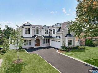 92 Oliver Rd, Paramus, NJ 07652