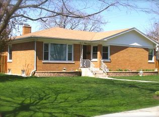 6740 N Avers Ave, Lincolnwood, IL 60712
