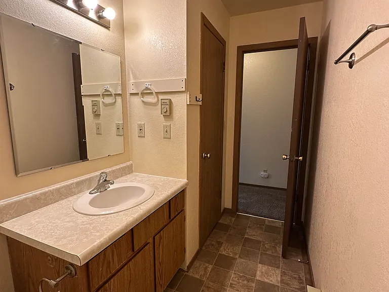 57 Arrowwood Dr #B — Photo 6