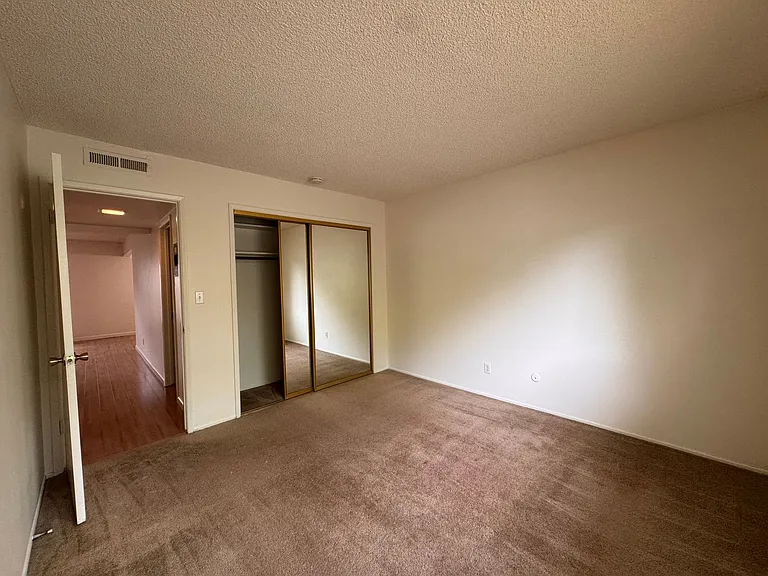 541 - 551 Morse Ave - Laurelwood — Photo 13