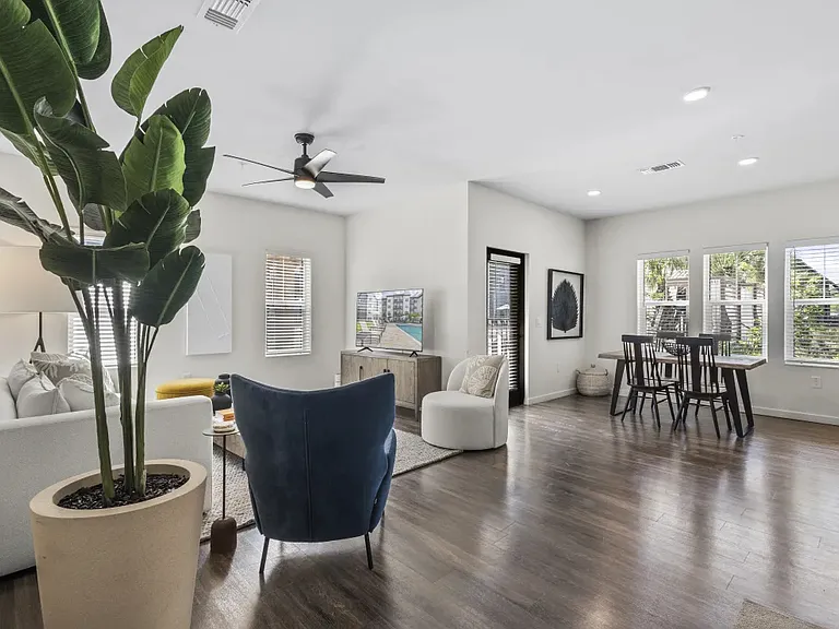 Azalea Luxury Apartments — Photo 6