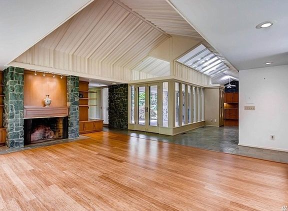5th image of 11421 Gravelly Lake Dr SW