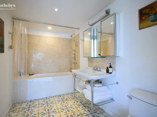 240 East Tenth Street image 7 of 11