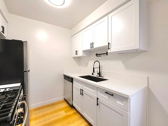 2nd image of 6828 Fulton Ave APT 8