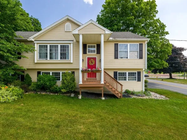11 Hopedale St, Hopedale, MA 01747