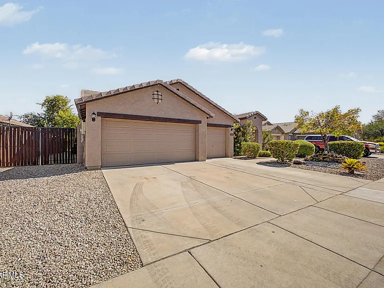 25537 W Forest Grove Ave — Photo 3