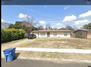 5015 Village Crest Dr, San Antonio, TX 78218