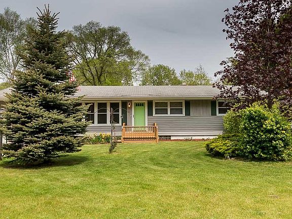 2nd image of 1810 Bayview Dr