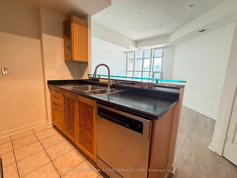 438 Richmond St W #1107 — Photo 6