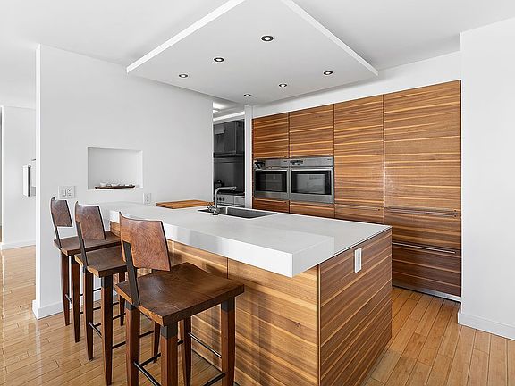 3rd image of 101 W 12th St APT 8Y