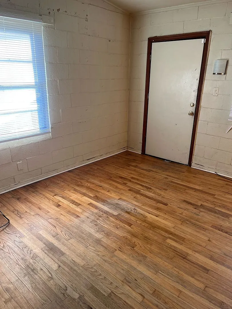 2 Bdrm House Close To The U Of A — Photo 2