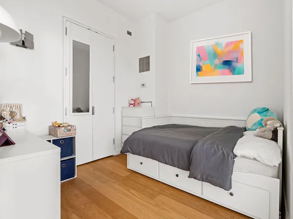 27-28 Thomson Avenue image 8 of 9