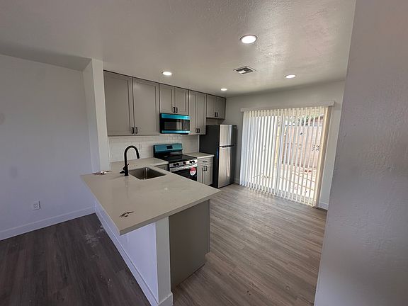 2nd image of 217 N Horne #219