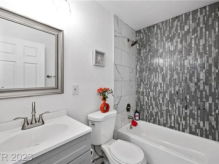 1439 Lorilyn Ave #4 — Photo 15