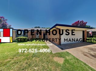 6052 Hilltop Dr, Watauga, TX 76148