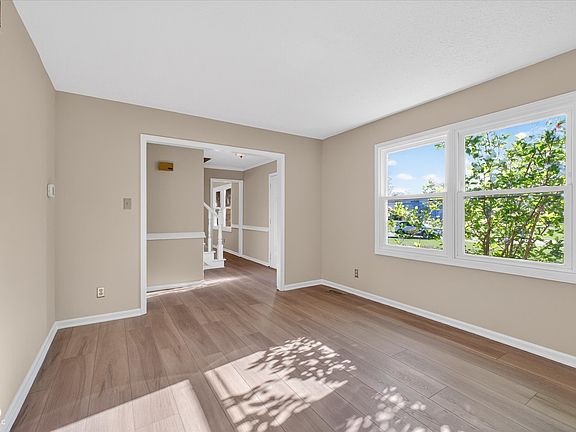 5th image of 106 Bays Dr
