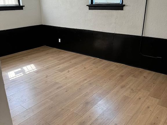 5th image of 136 W Meinecke Ave #7