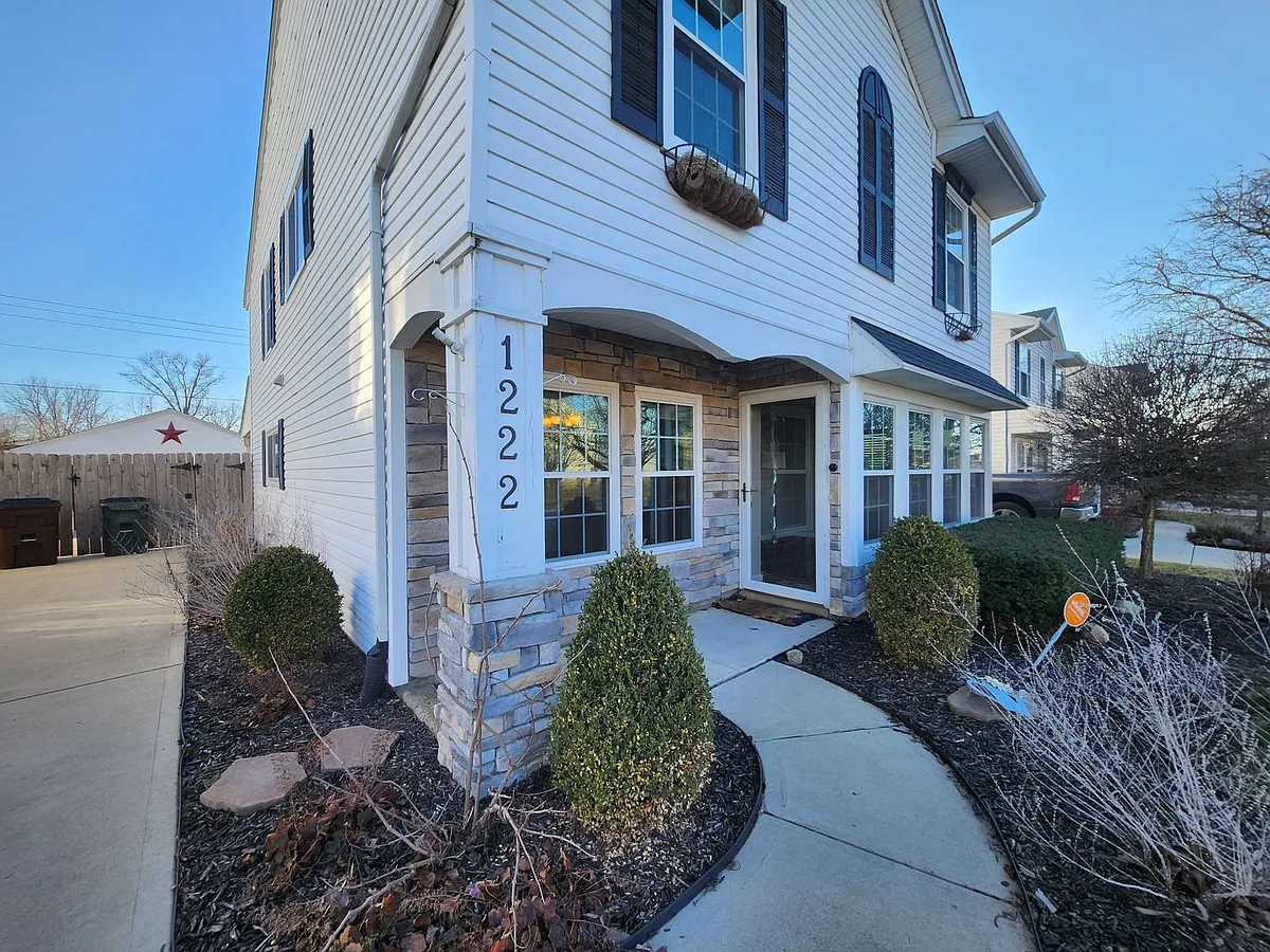 Building Photo - 1222 Sunset Dr