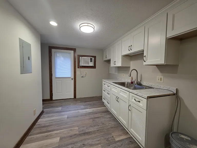 1050 Woody Ln #B — Photo 5