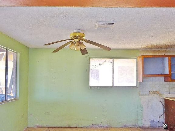 3rd image of 915 N Hidalgo Ave