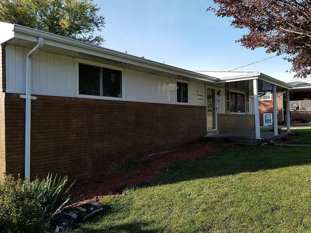 114 Roth St photo 1
