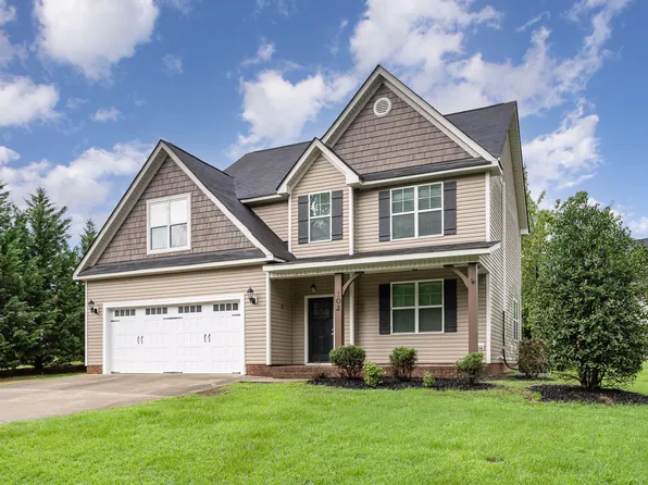 102 Dell Meadows Pl, Four Oaks, NC 27524