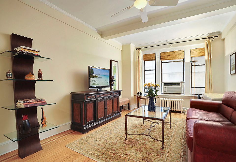 1st image of 34 W 72nd St #107