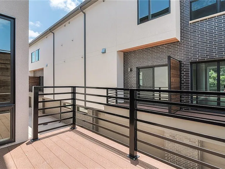2290 N Fitzhugh Ave #20 — Photo 25