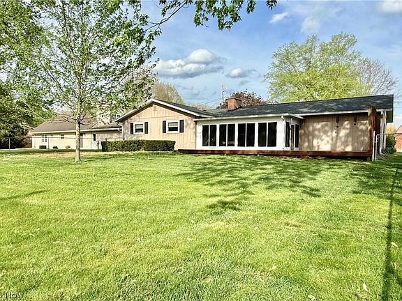 3rd image of 307 Strecker Ln