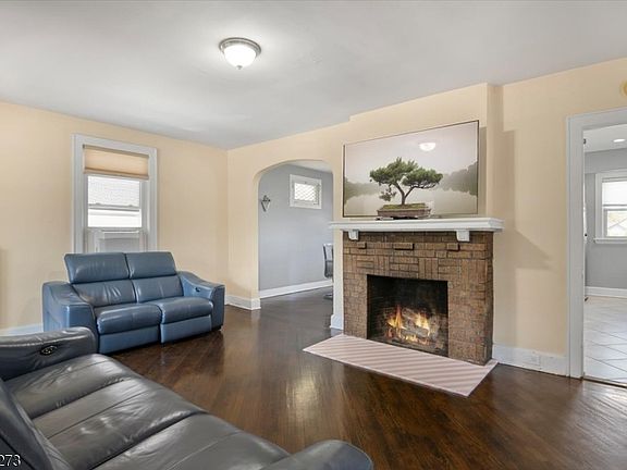 5th image of 73 Forest St