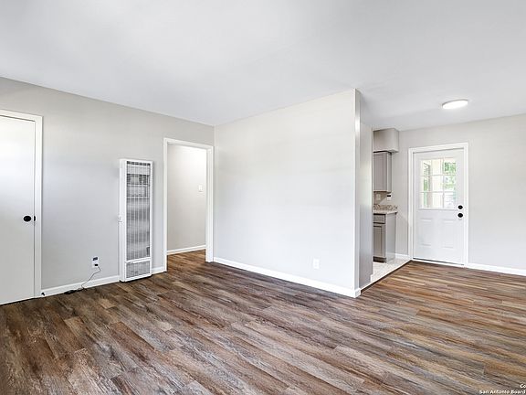 5th image of 521 E BYRD BLVD