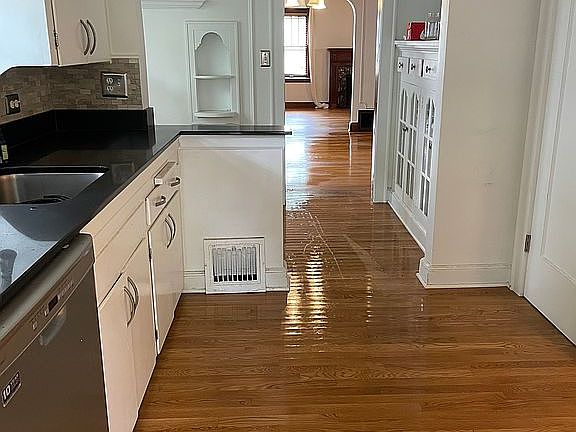 3rd image of 428 E 72nd St