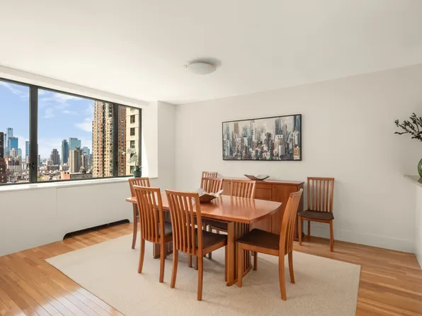 30 West 61st Street 24A image 3 of 17