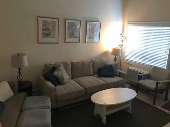 26-30 W Narragansett Ave #3, Newport, RI 02840
